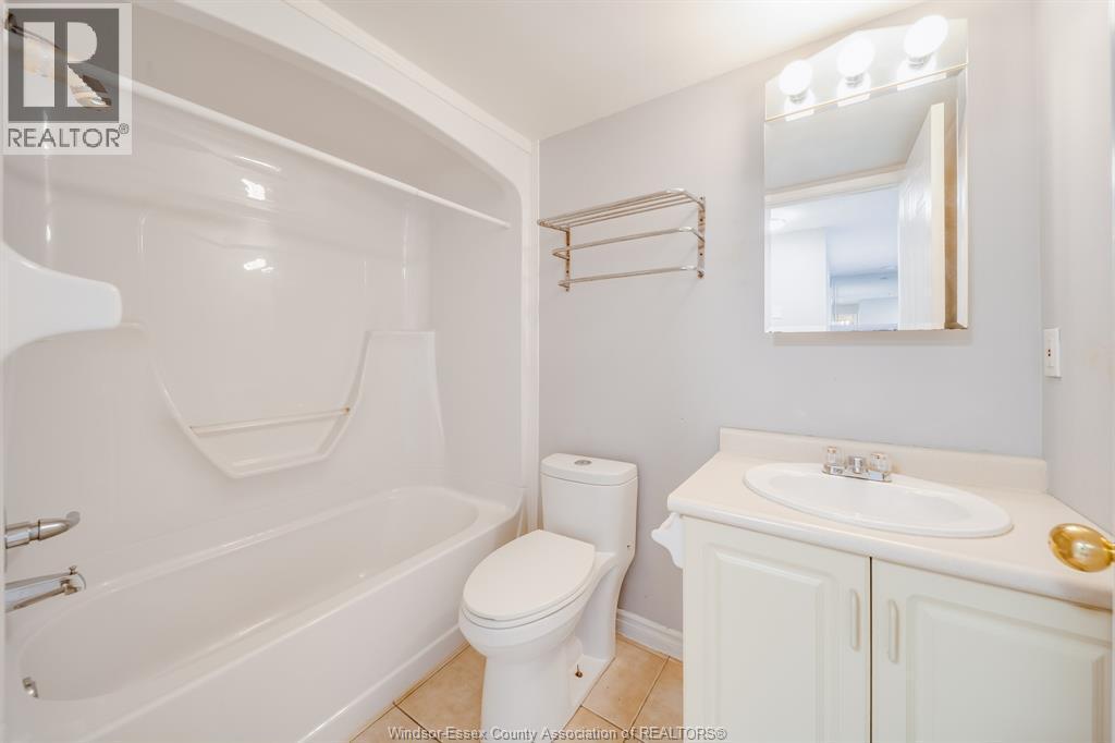 3000 Sandwich Street Unit# 309, Windsor, ON - Indoor Photo Showing Bathroom