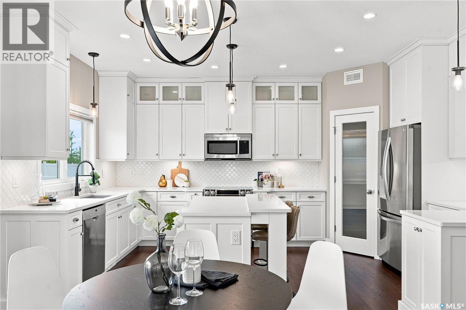 232 Secord Way, Saskatoon, SK - Indoor Photo Showing Kitchen With Upgraded Kitchen