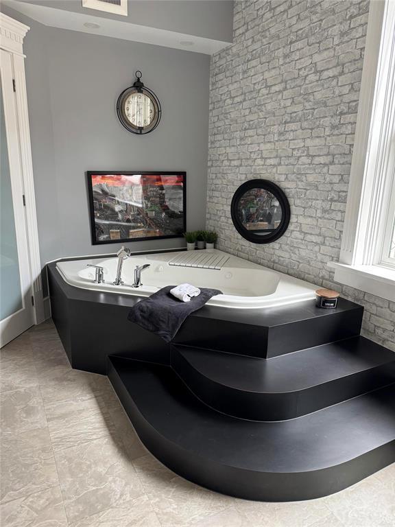 940 Rosser Avenue, Brandon, MB