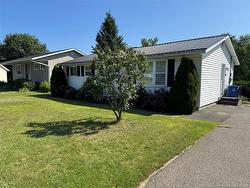 104 Manor CRT Woodstock, NB E7M 2H2