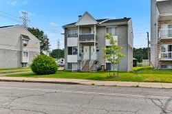 3348  - 3352 Rue Édith Laval (Fabreville), QC H7P 5P5