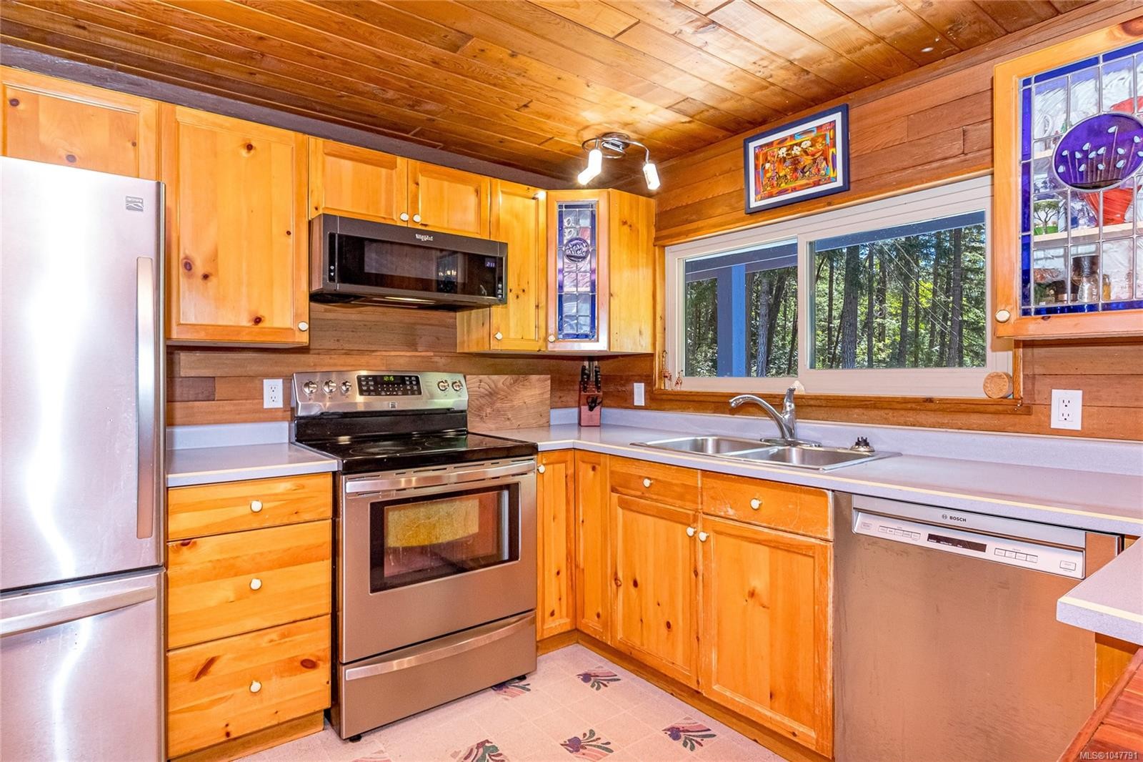 13725 Jennifer Rd, Cassidy, BC