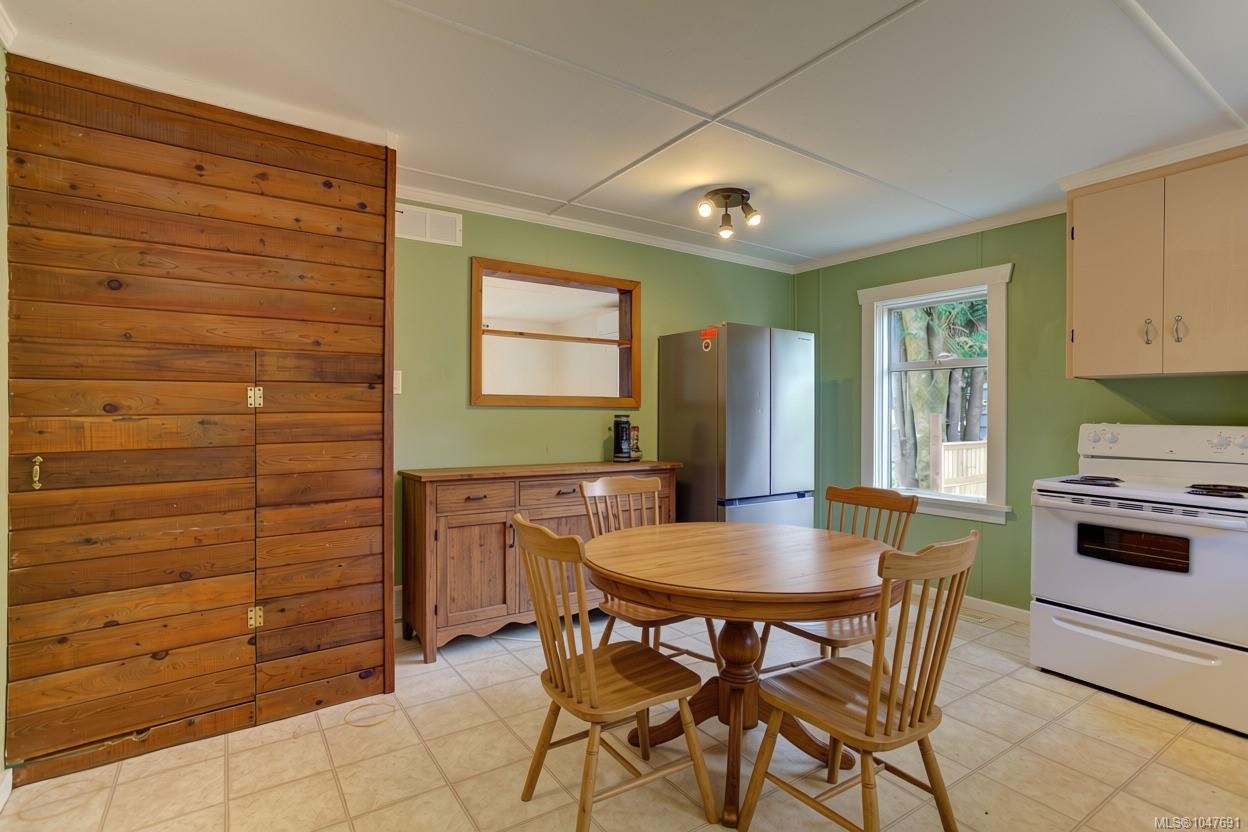 6810 Third St, Honeymoon Bay, BC