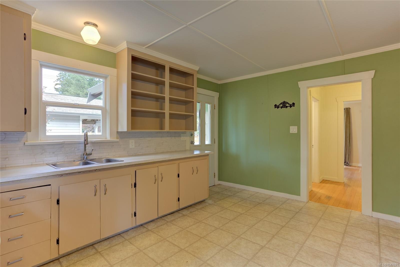 6810 Third St, Honeymoon Bay, BC