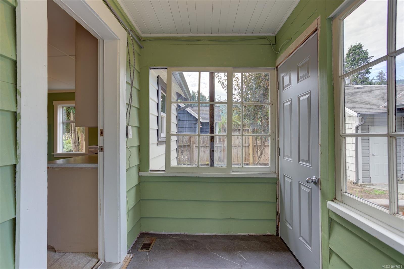 6810 Third St, Honeymoon Bay, BC