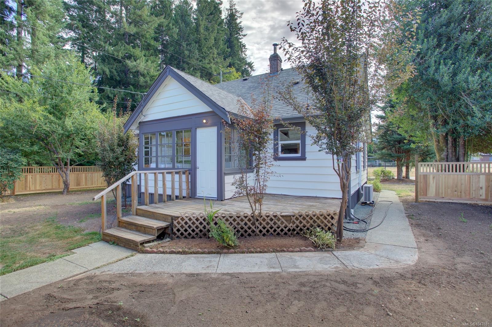 6810 Third St, Honeymoon Bay, BC