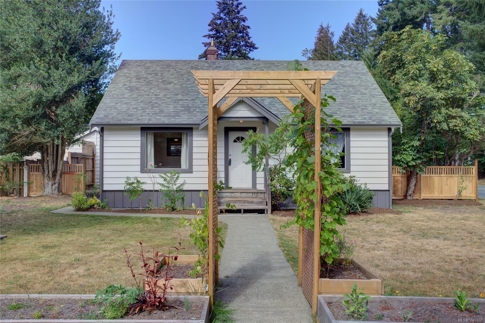6810 Third St, Honeymoon Bay, BC