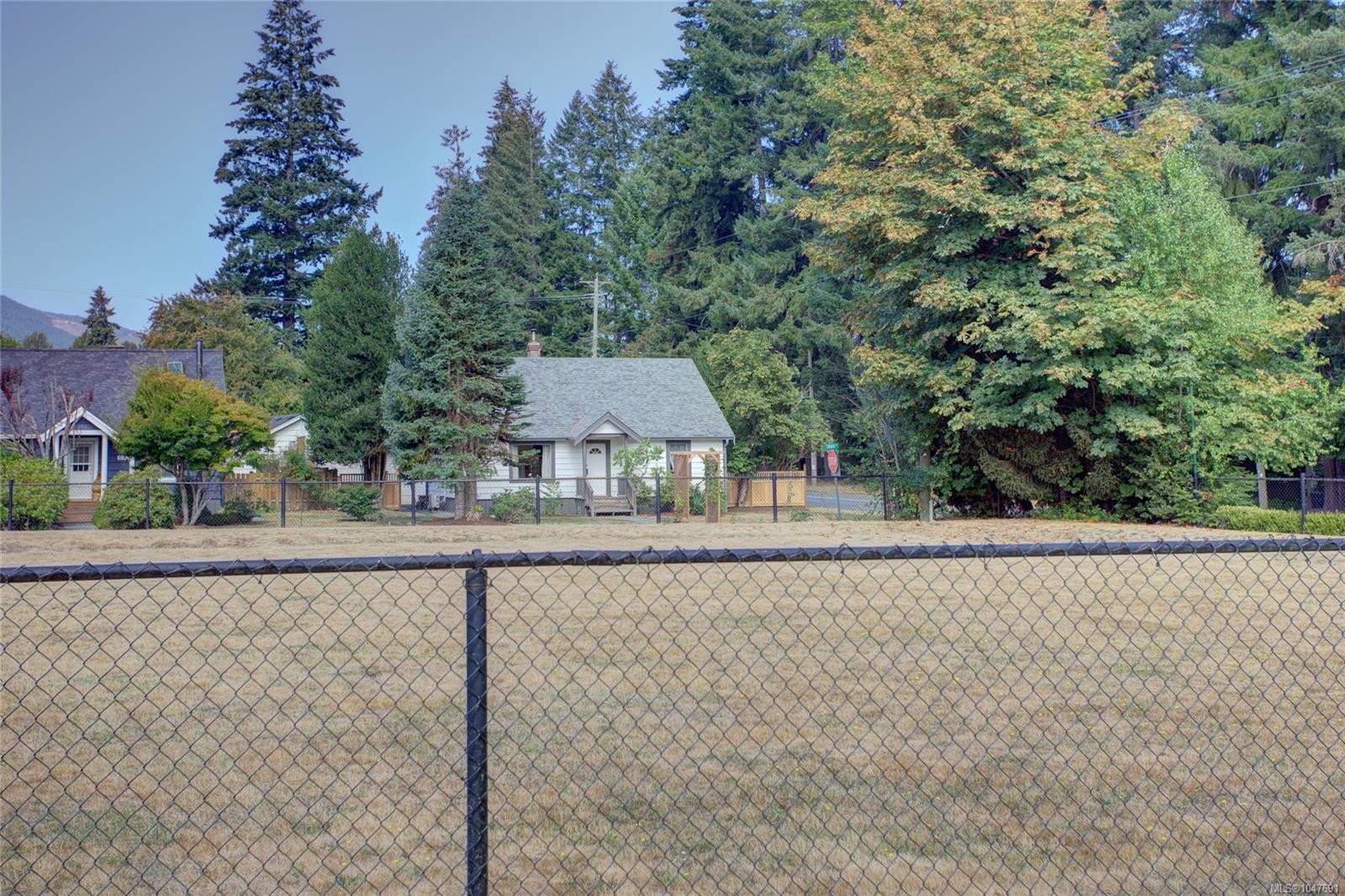 6810 Third St, Honeymoon Bay, BC