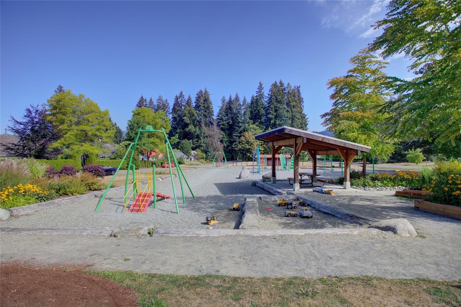 6810 Third St, Honeymoon Bay, BC