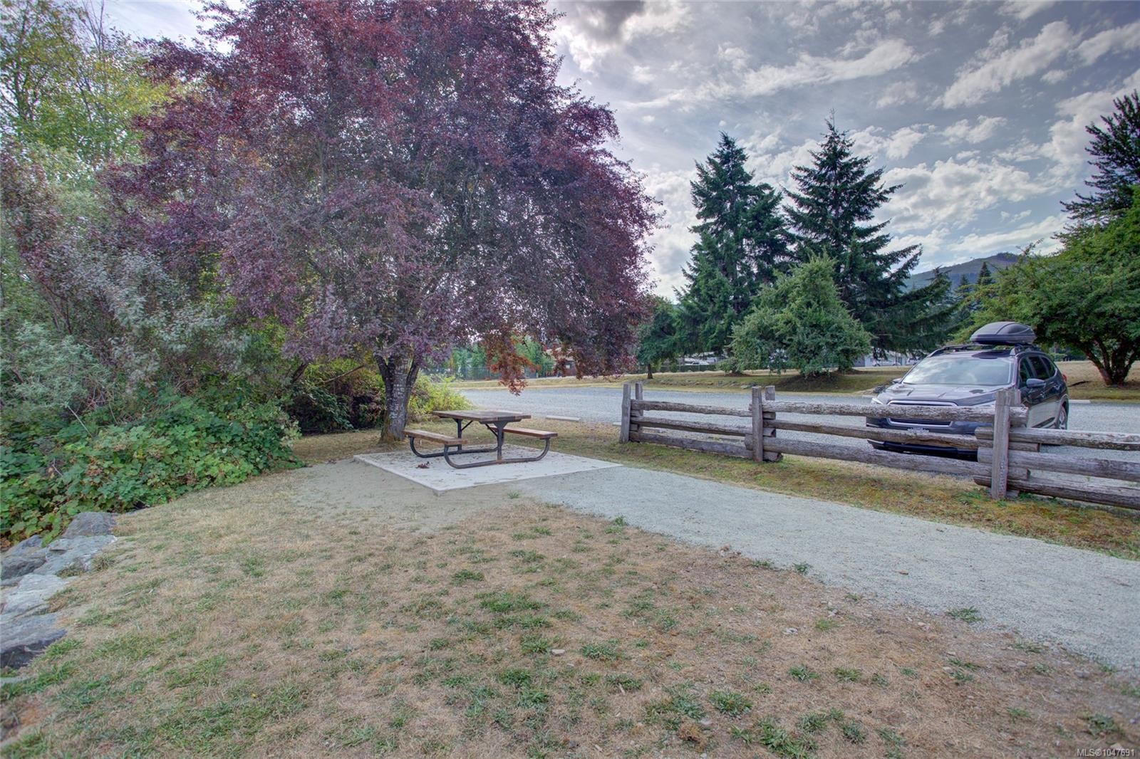 6810 Third St, Honeymoon Bay, BC