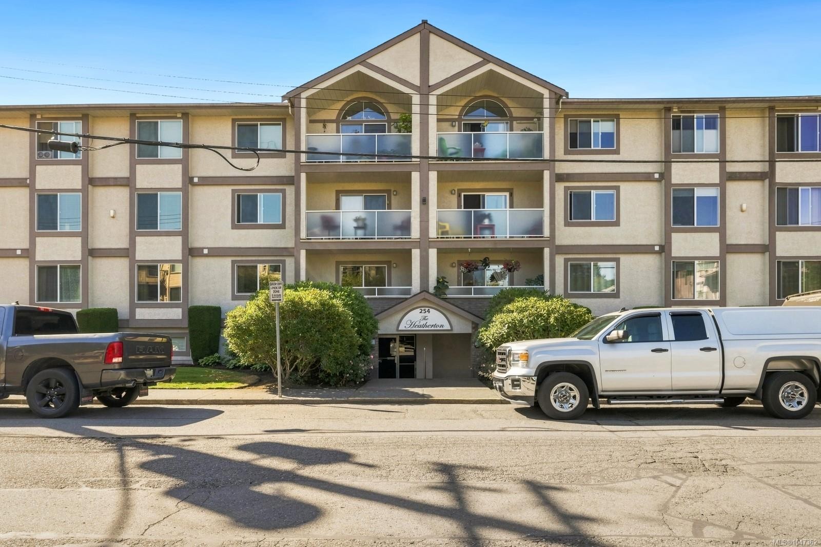 #307-254 First St, Duncan, BC - Outdoor With Balcony With Facade