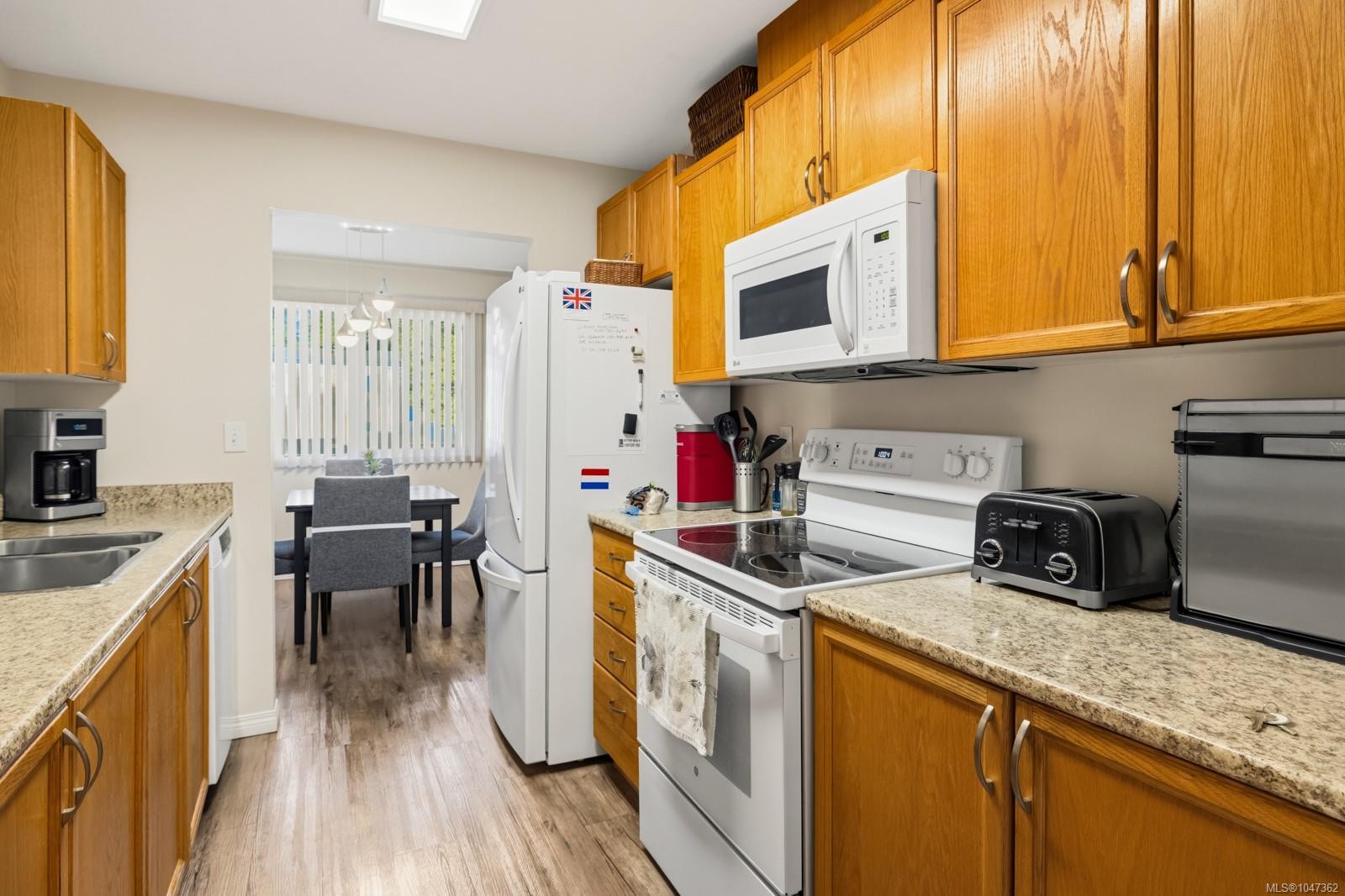 #307-254 First St, Duncan, BC - Indoor Photo Showing Kitchen With Double Sink