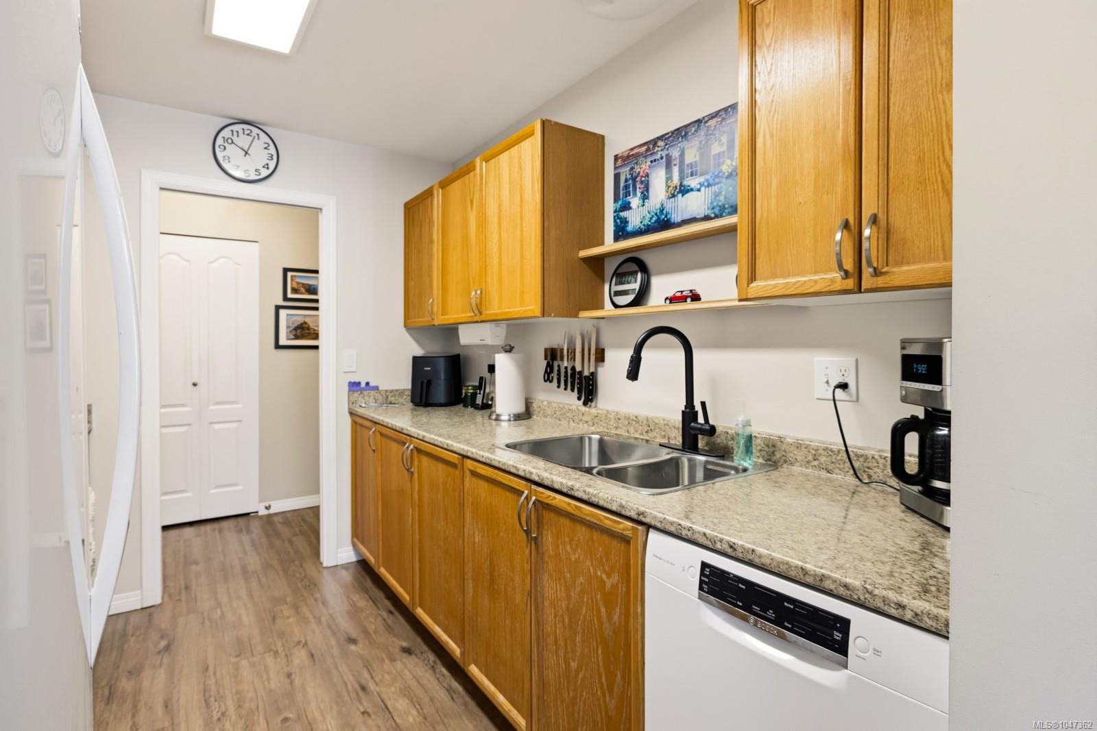 #307-254 First St, Duncan, BC - Indoor Photo Showing Kitchen With Double Sink