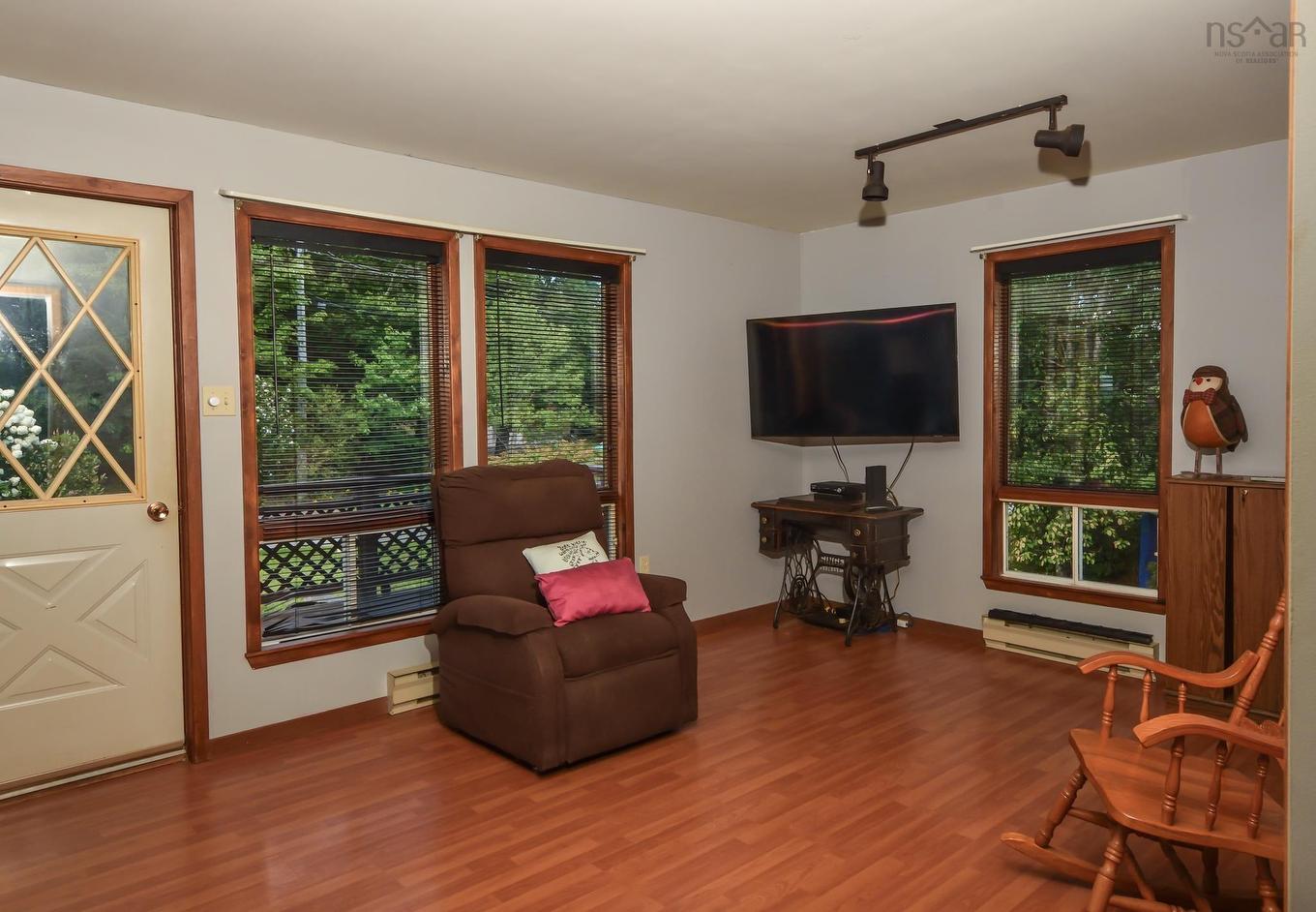 27 Riverview Drive, Bridgewater, NS - Indoor Photo Showing Living Room