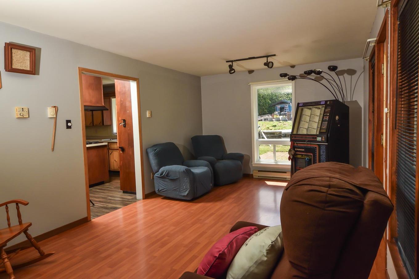 27 Riverview Drive, Bridgewater, NS - Indoor Photo Showing Living Room