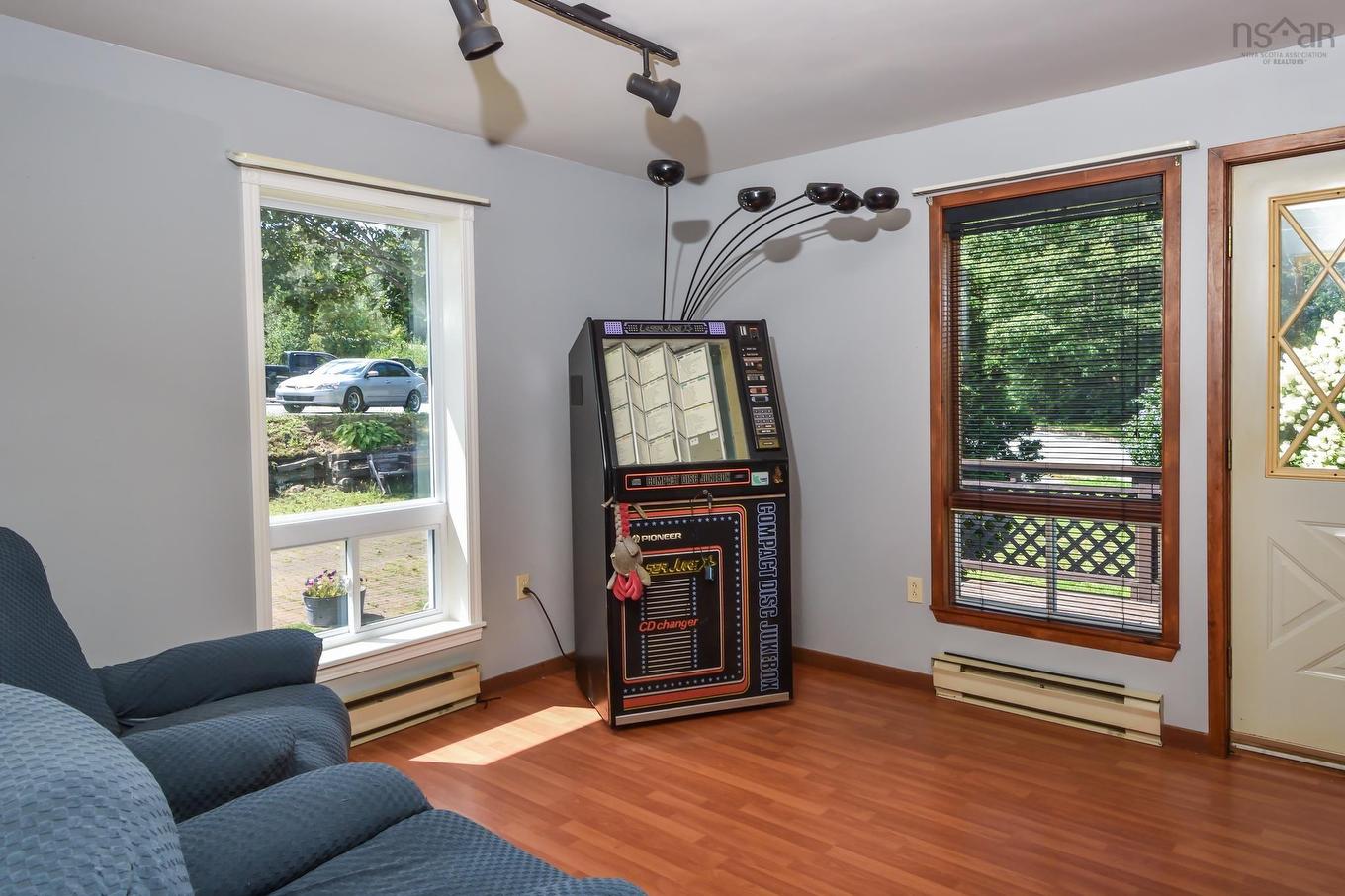 27 Riverview Drive, Bridgewater, NS - Indoor Photo Showing Living Room