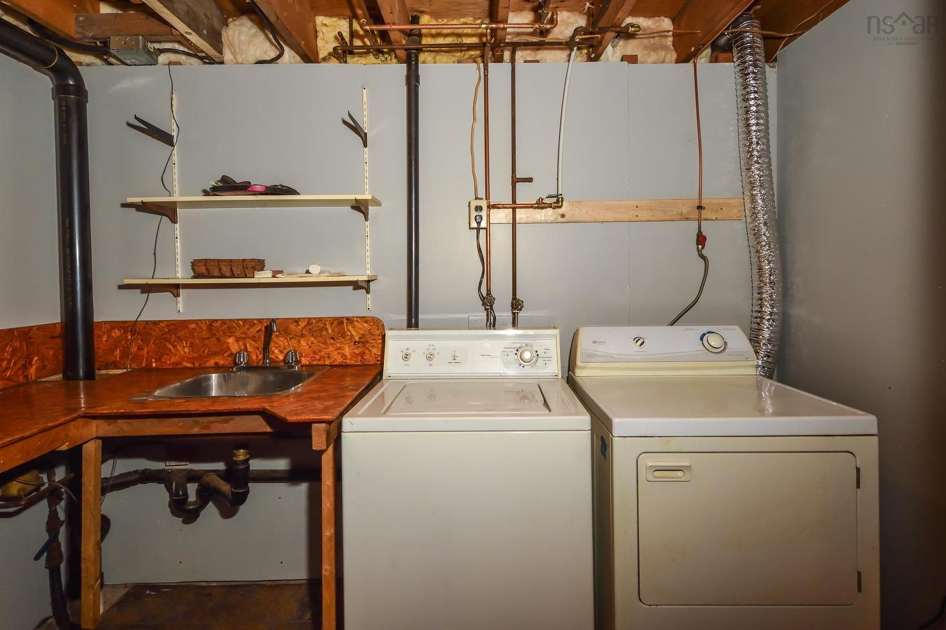 27 Riverview Drive, Bridgewater, NS - Indoor Photo Showing Laundry Room