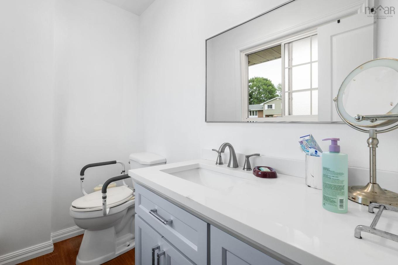 42 Spring Avenue, Dartmouth, NS - Indoor Photo Showing Bathroom