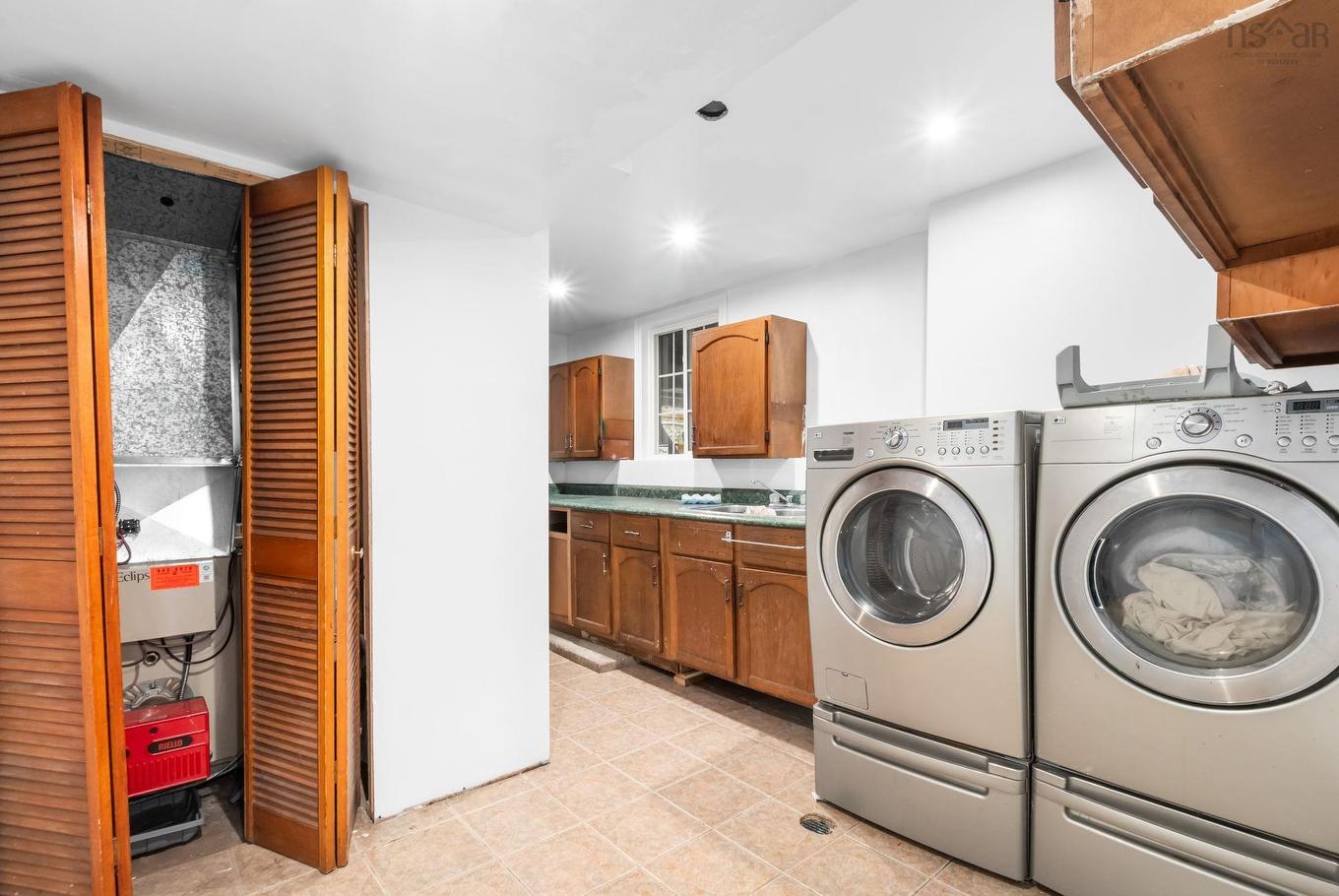 42 Spring Avenue, Dartmouth, NS - Indoor Photo Showing Laundry Room