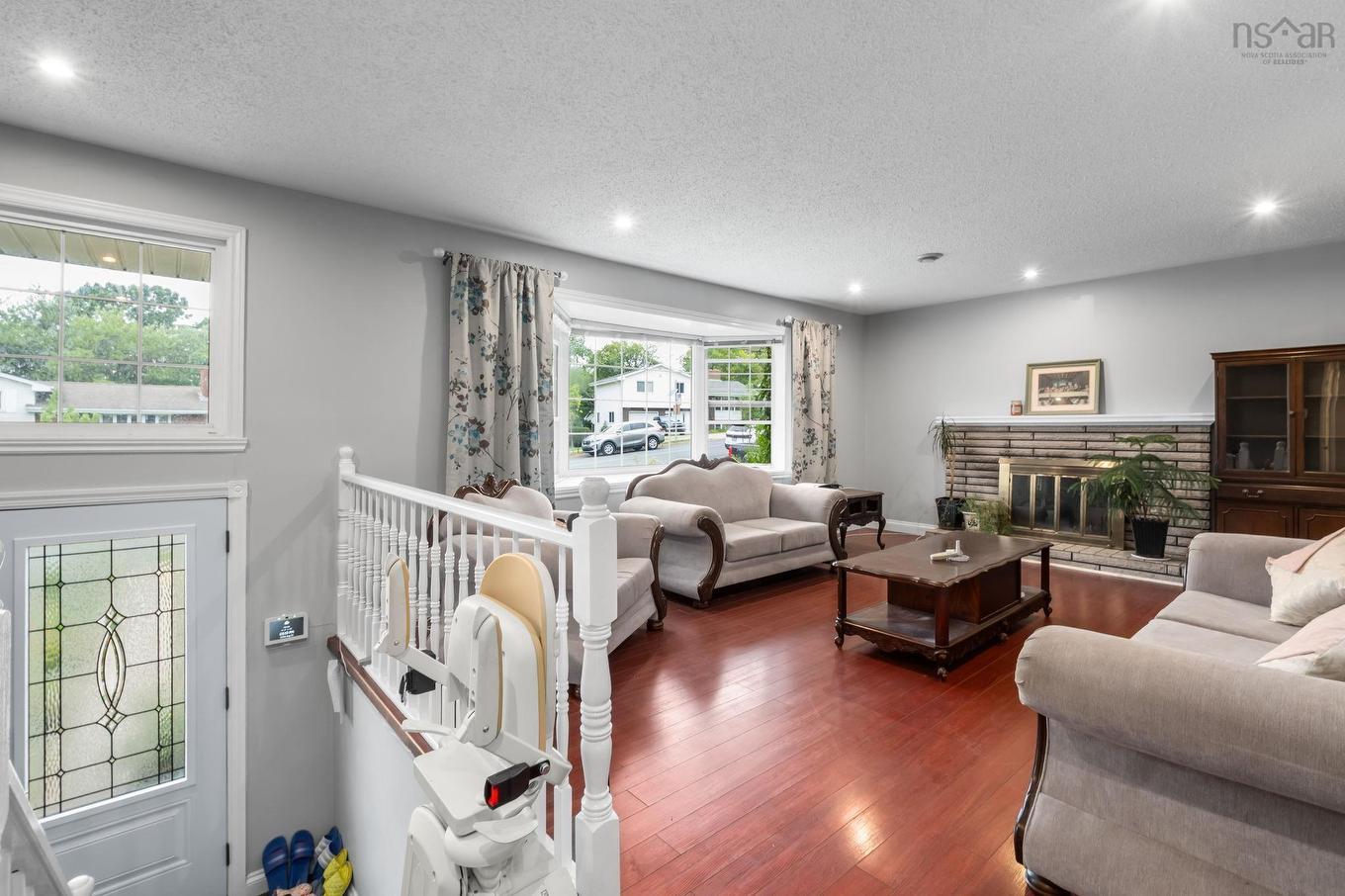42 Spring Avenue, Dartmouth, NS - Indoor Photo Showing Living Room
