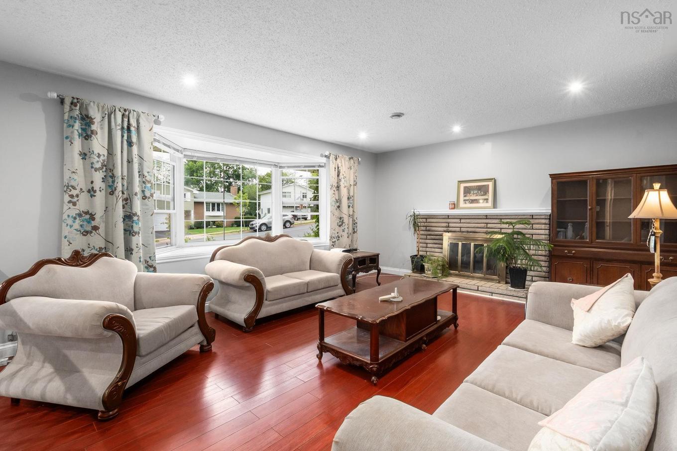 42 Spring Avenue, Dartmouth, NS - Indoor Photo Showing Living Room