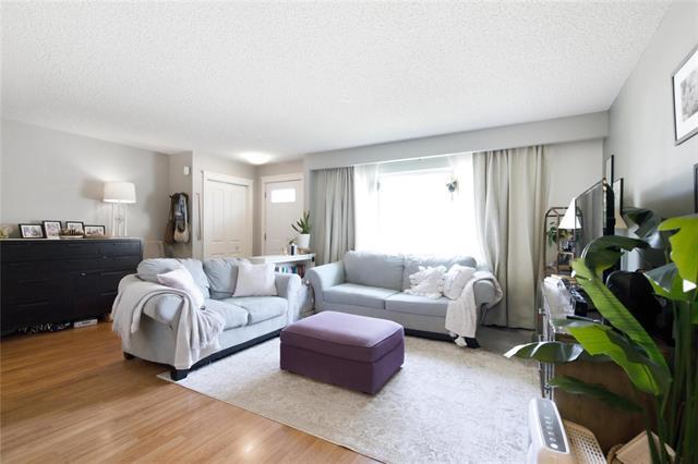 200 Toronto Ave, Selkirk, MB - Indoor Photo Showing Living Room