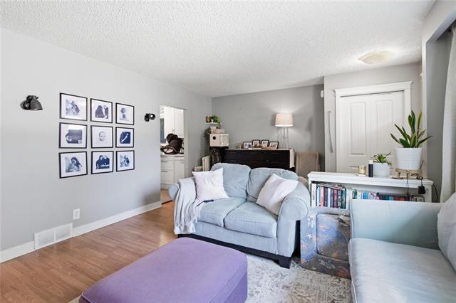 200 Toronto Ave, Selkirk, MB - Indoor Photo Showing Living Room