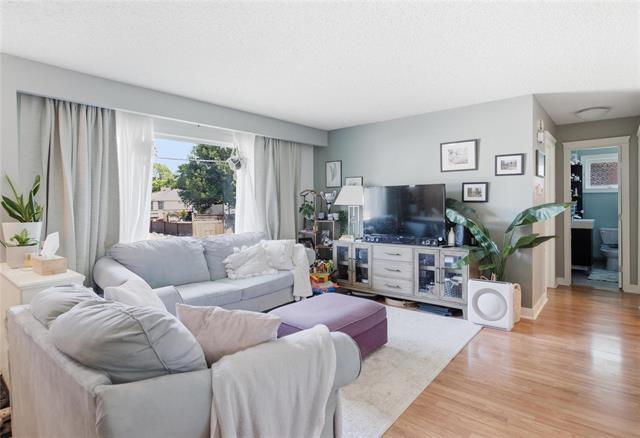 200 Toronto Ave, Selkirk, MB - Indoor Photo Showing Living Room