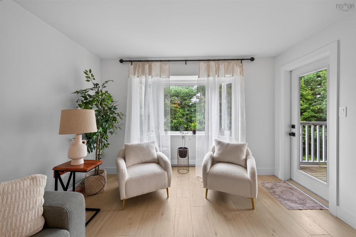 305 93 Kearney Lake Road, Halifax, NS - Indoor Photo Showing Living Room