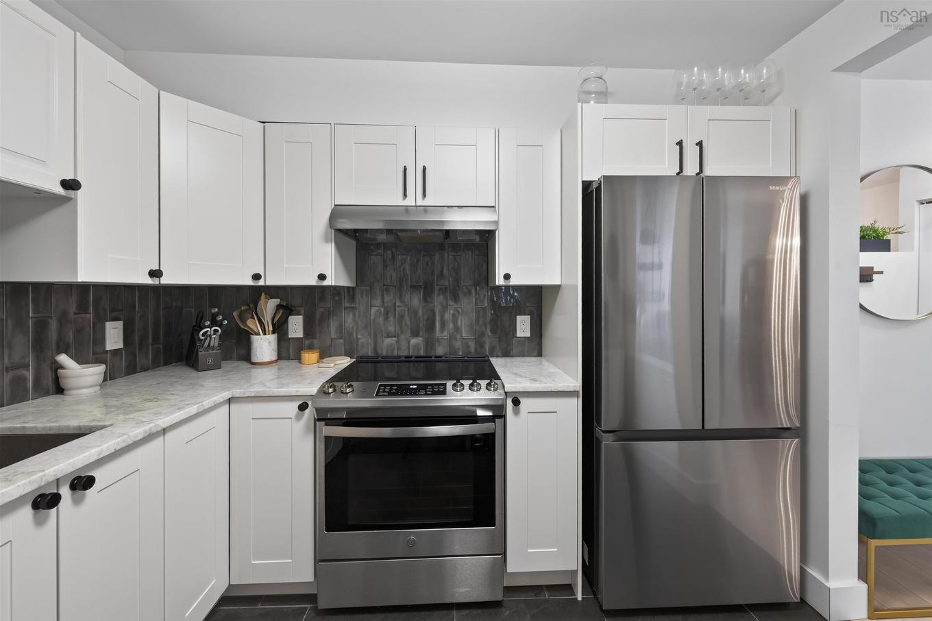 305 93 Kearney Lake Road, Halifax, NS - Indoor Photo Showing Kitchen With Upgraded Kitchen