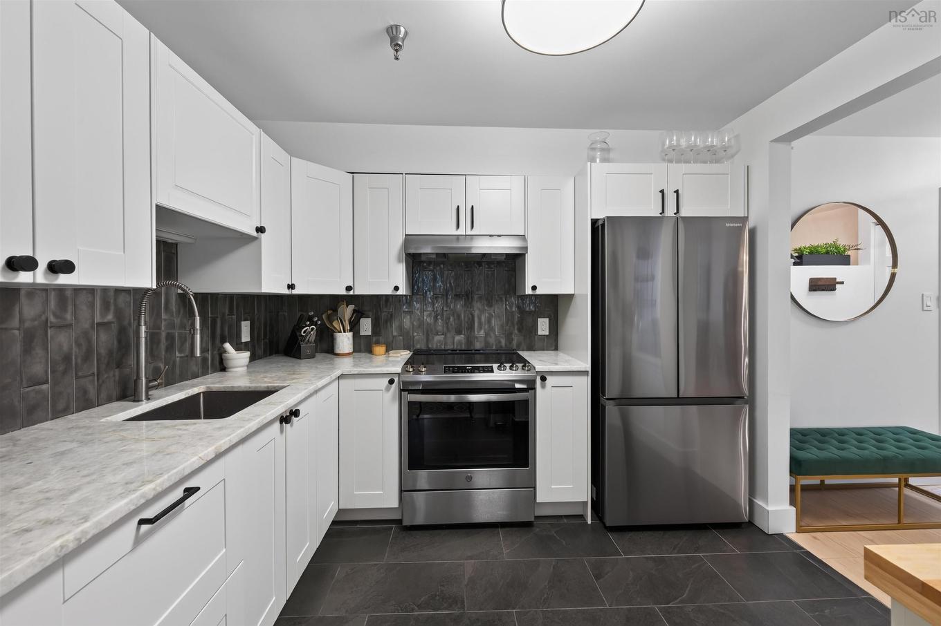 305 93 Kearney Lake Road, Halifax, NS - Indoor Photo Showing Kitchen