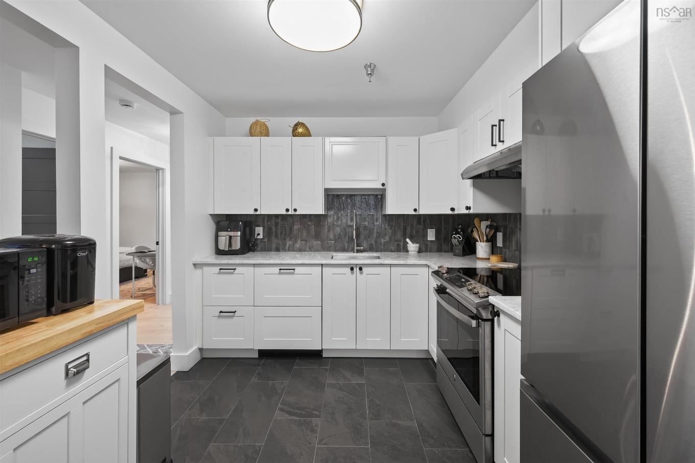 305 93 Kearney Lake Road, Halifax, NS - Indoor Photo Showing Kitchen