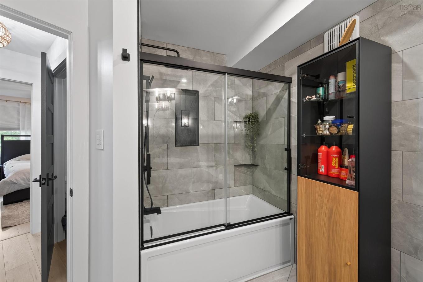 305 93 Kearney Lake Road, Halifax, NS - Indoor Photo Showing Bathroom