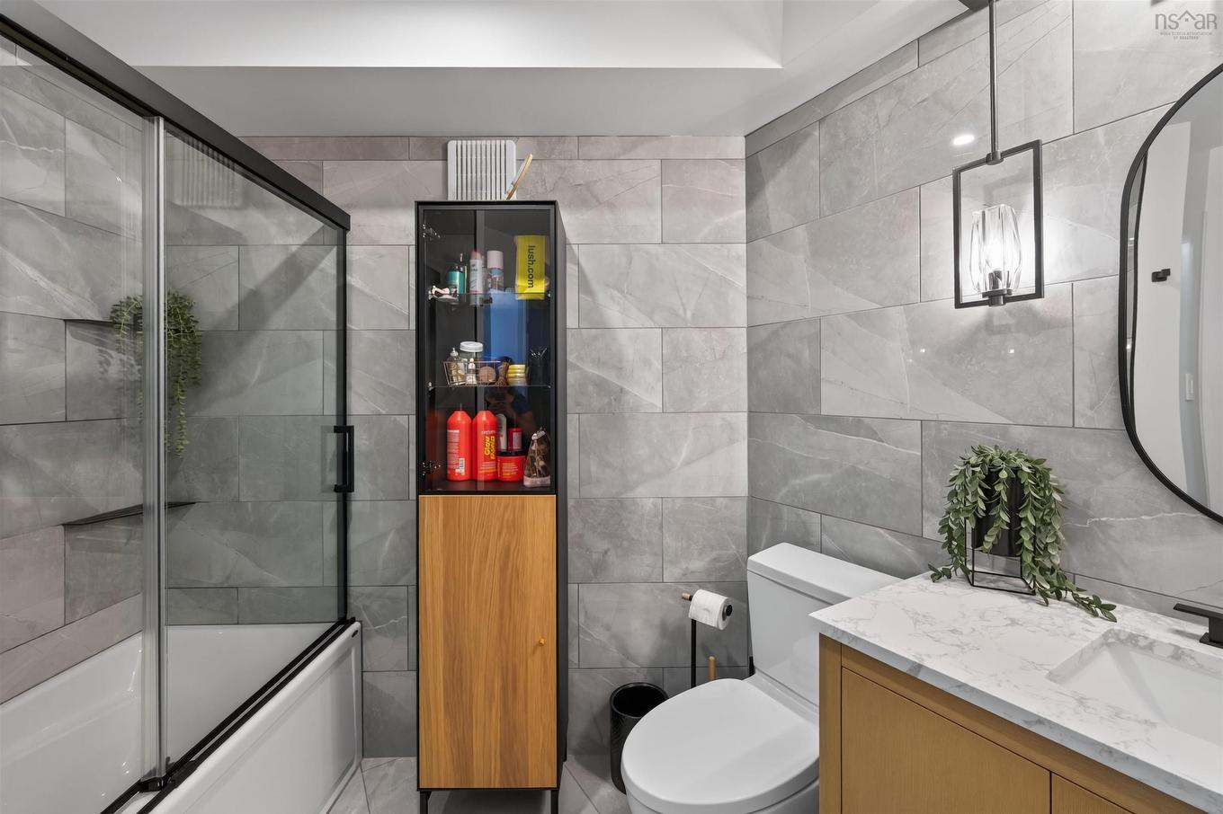 305 93 Kearney Lake Road, Halifax, NS - Indoor Photo Showing Bathroom