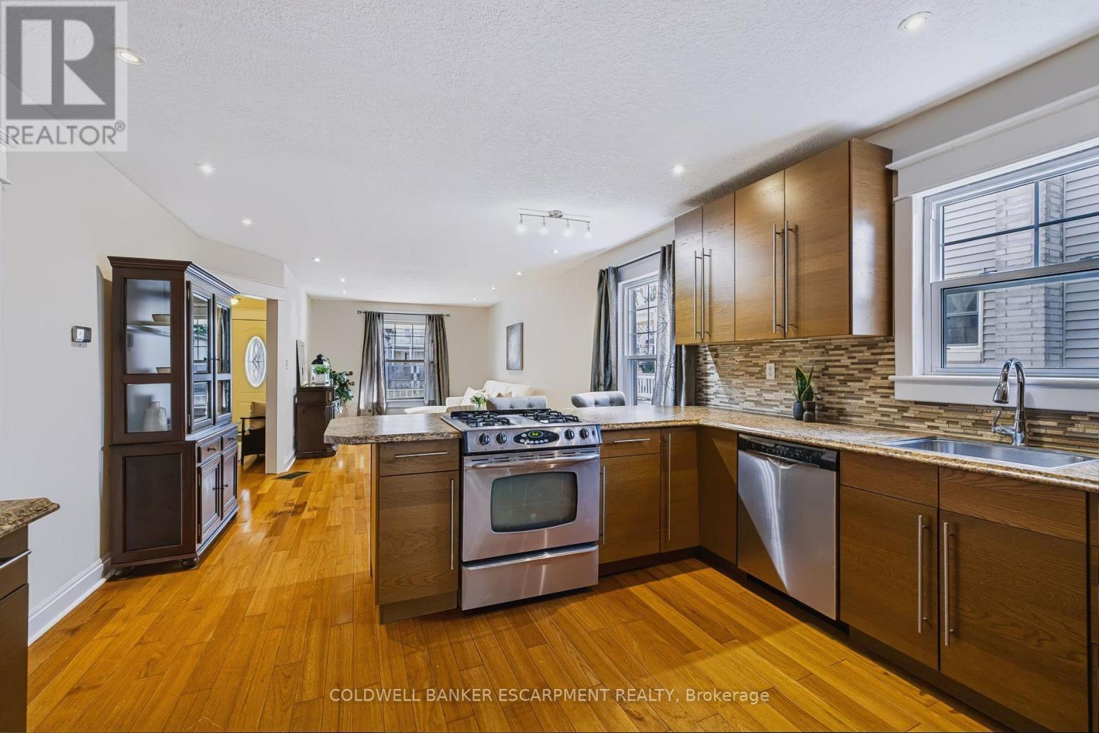 18 Lowrey Avenue N, Cambridge, ON