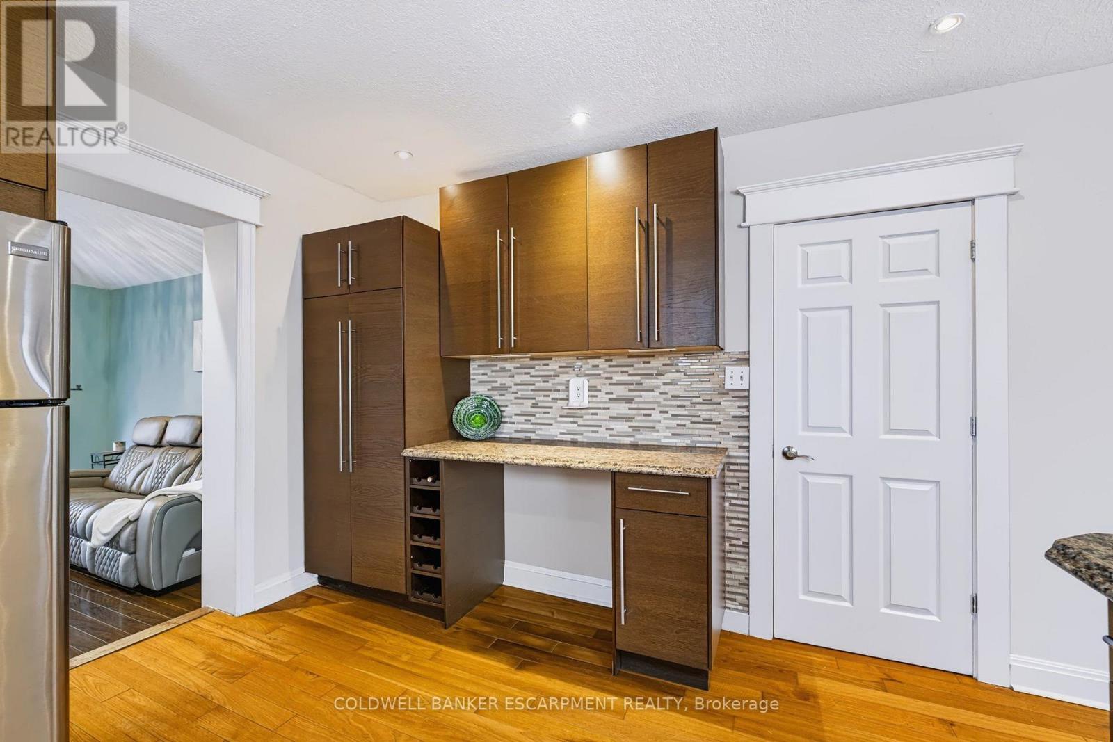 18 Lowrey Avenue N, Cambridge, ON