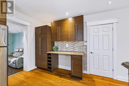 18 Lowrey Avenue N, Cambridge, ON 