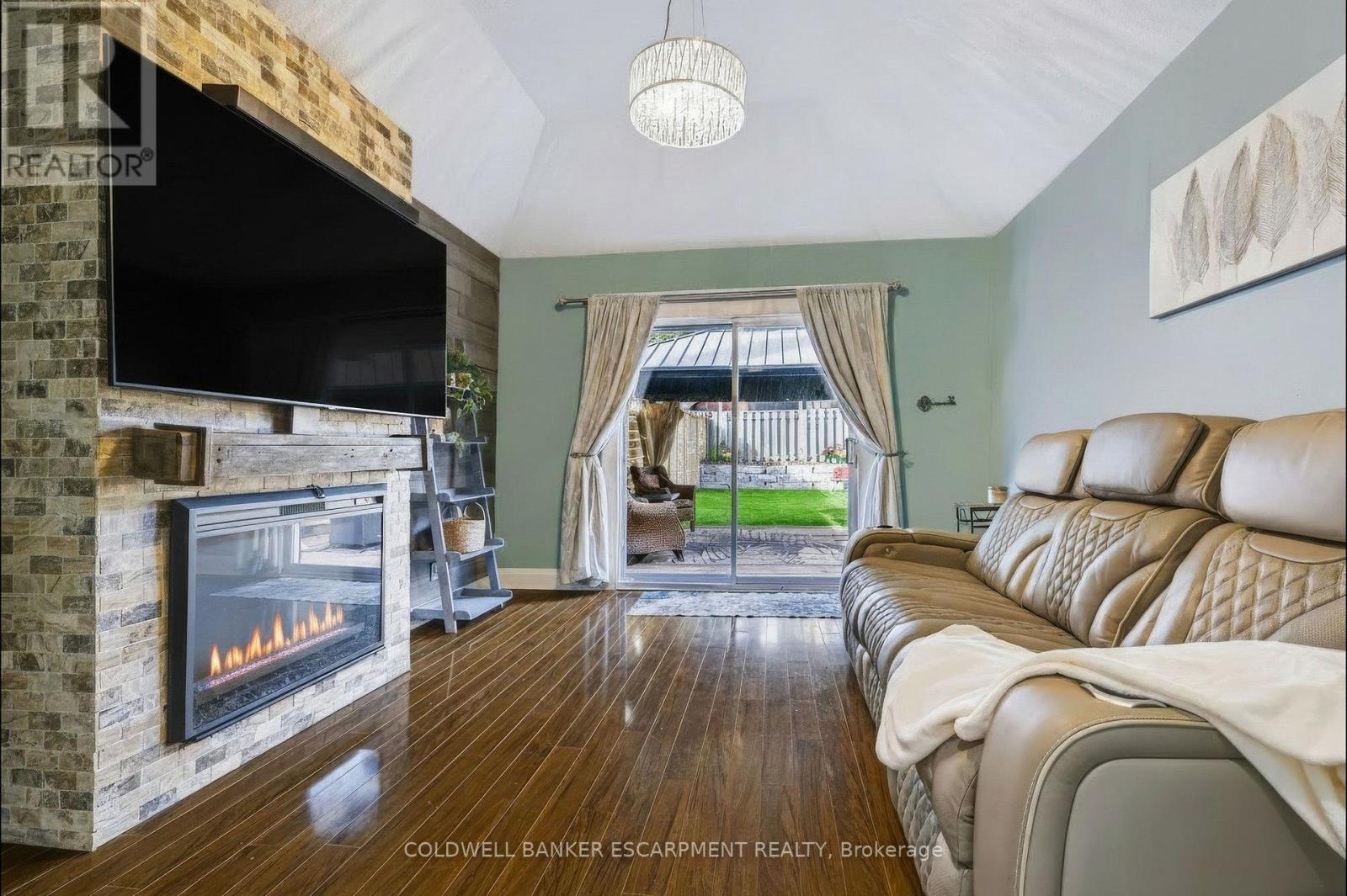 18 Lowrey Avenue N, Cambridge, ON