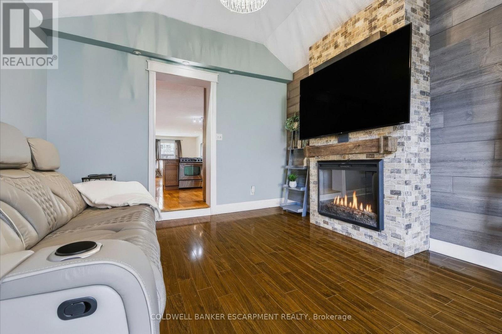 18 Lowrey Avenue N, Cambridge, ON