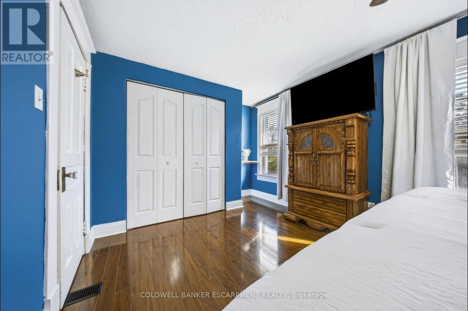 18 Lowrey Avenue N, Cambridge, ON