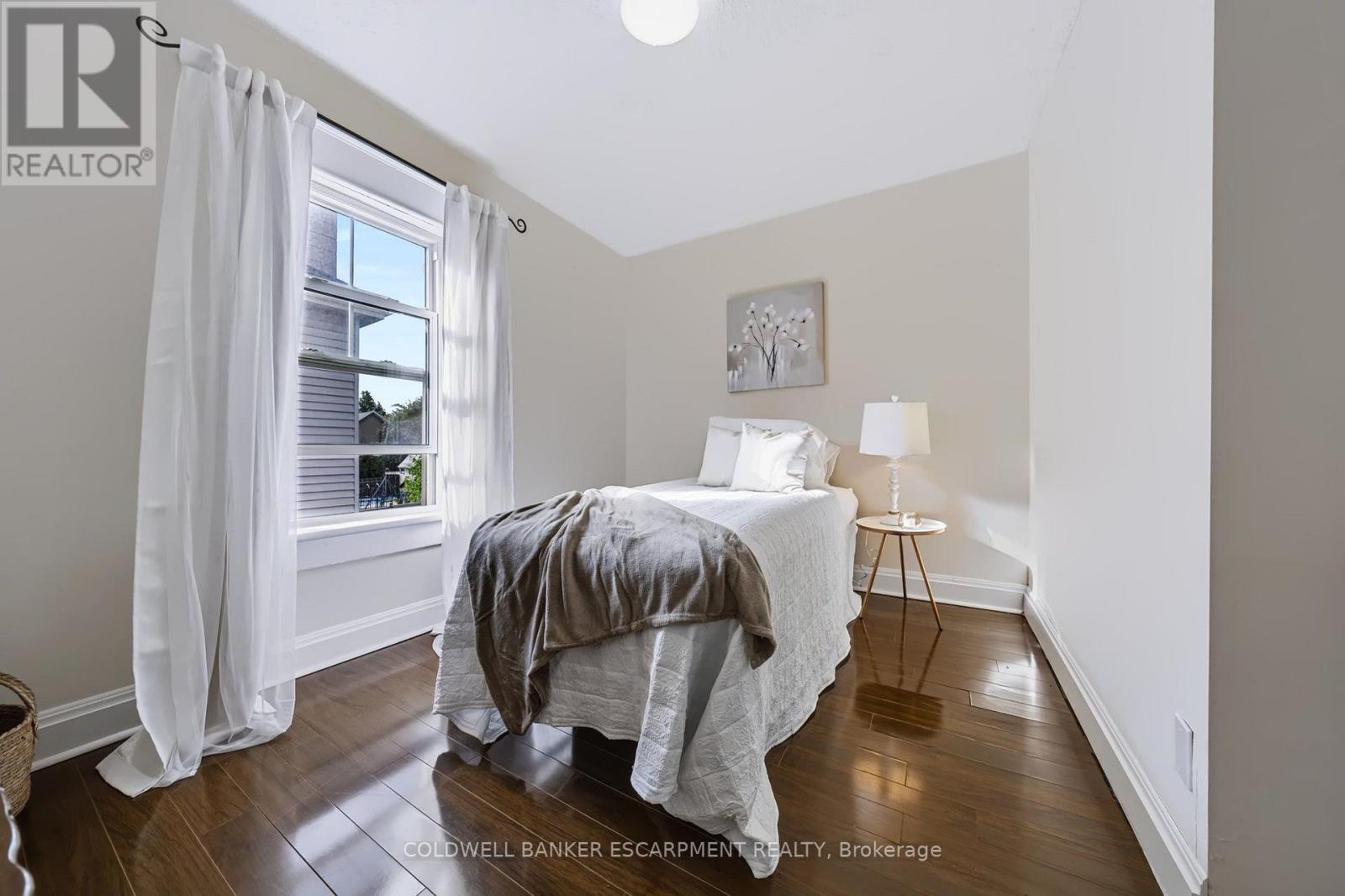 18 Lowrey Avenue N, Cambridge, ON