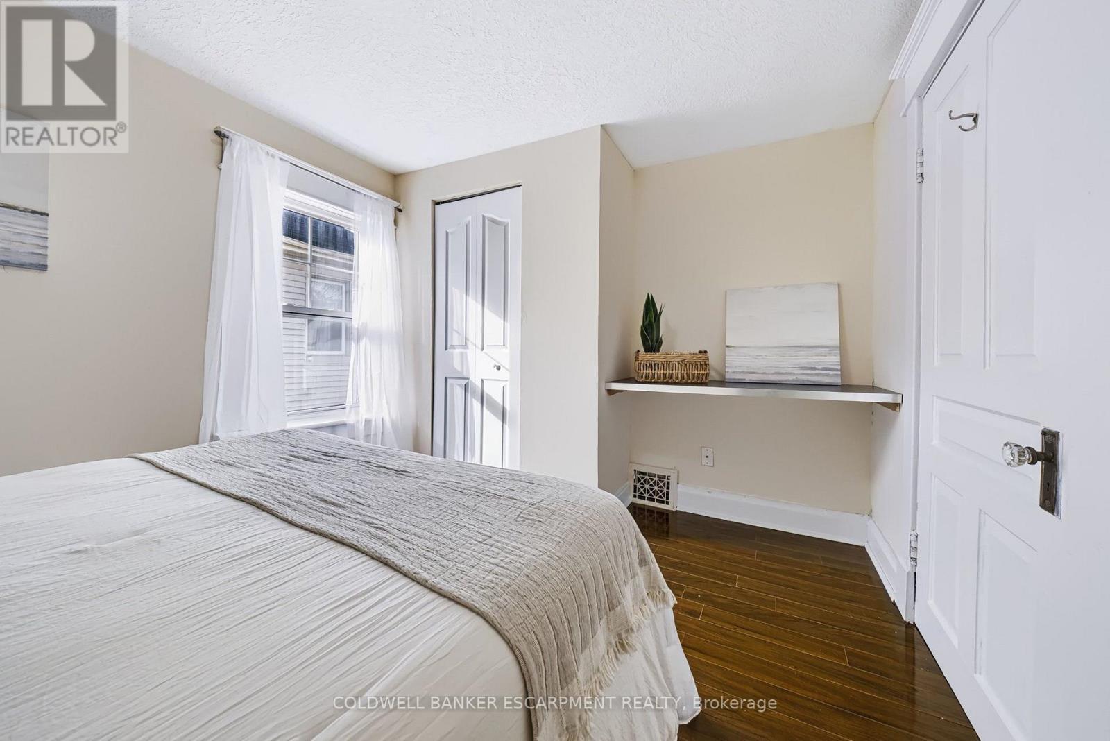 18 Lowrey Avenue N, Cambridge, ON