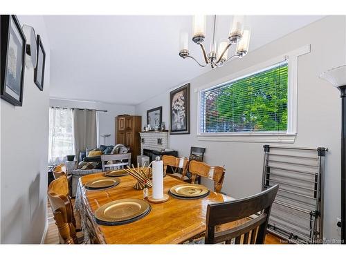 7 Manchester Crt, Fredericton, NB 