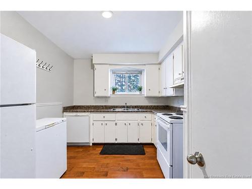 7 Manchester Crt, Fredericton, NB 