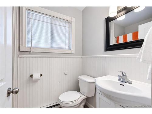 7 Manchester Crt, Fredericton, NB 