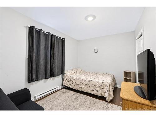 7 Manchester Crt, Fredericton, NB 