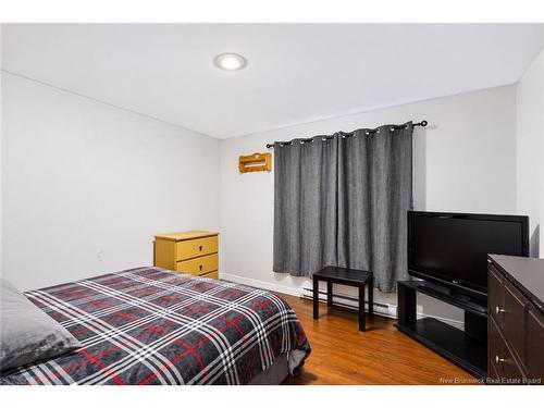 7 Manchester Crt, Fredericton, NB 