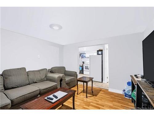 7 Manchester Crt, Fredericton, NB 