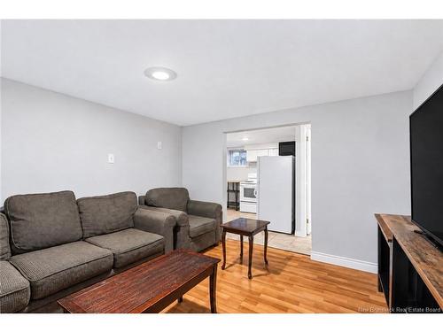 7 Manchester Crt, Fredericton, NB 