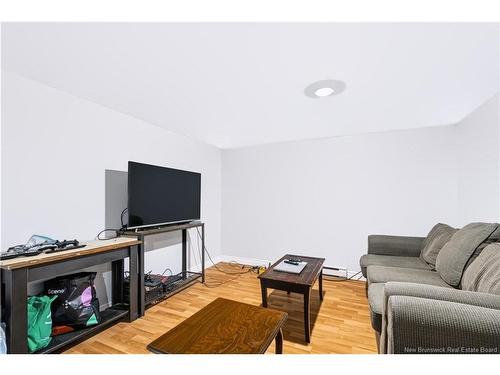 7 Manchester Crt, Fredericton, NB 